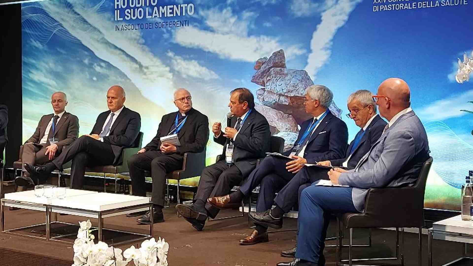 Immagine di Angelelli (Cei): «Salute, persone che curano persone»