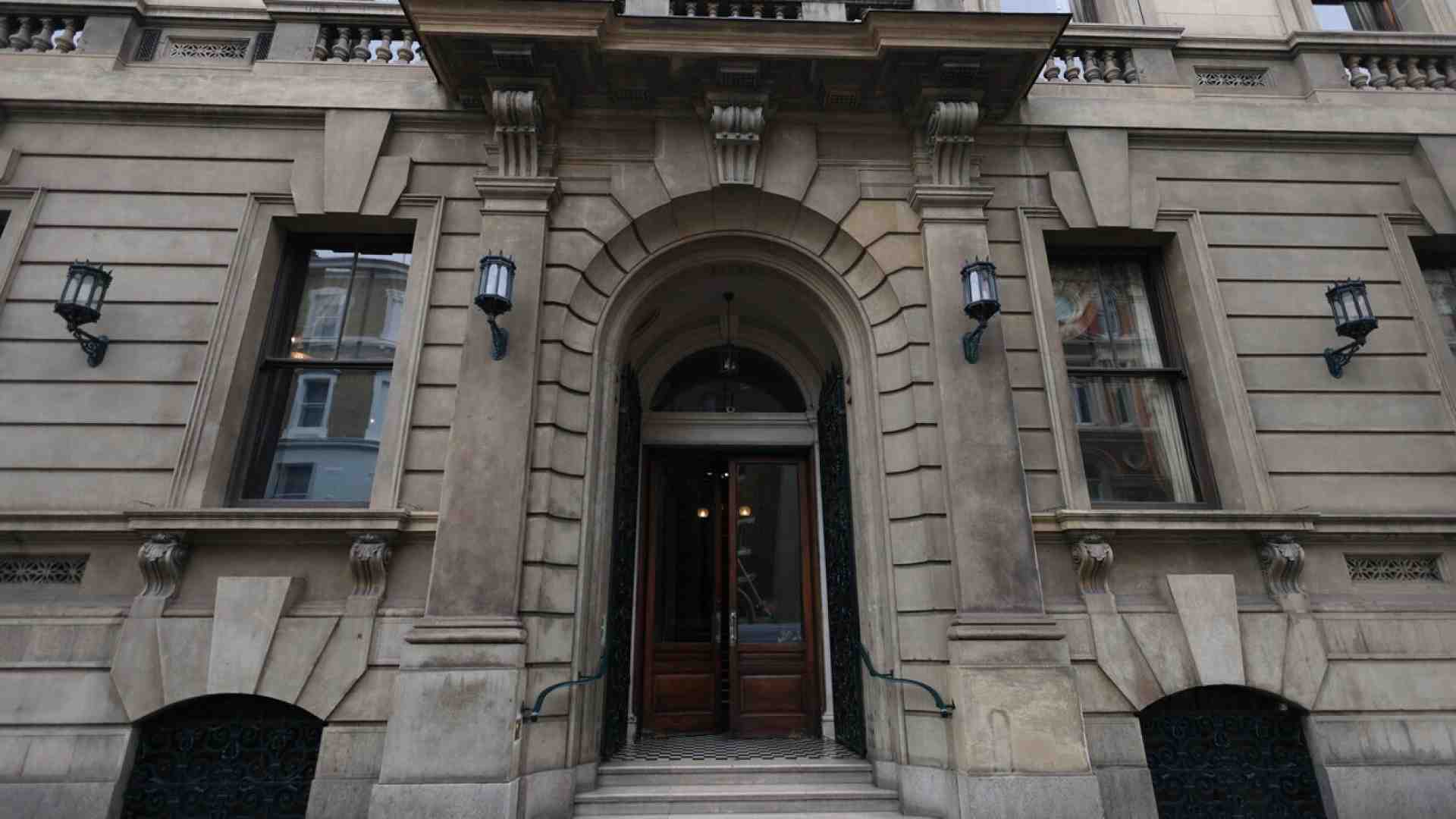Immagine di Dopo 200 anni il Garrick club apre alle donne