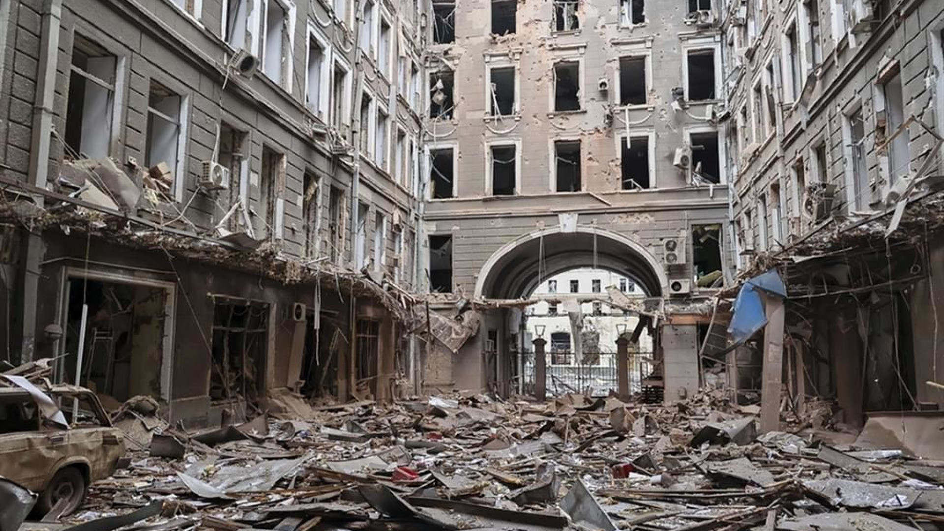 Immagine di Putin attacca dal Nord e minaccia di tornare alle porte di Kiev