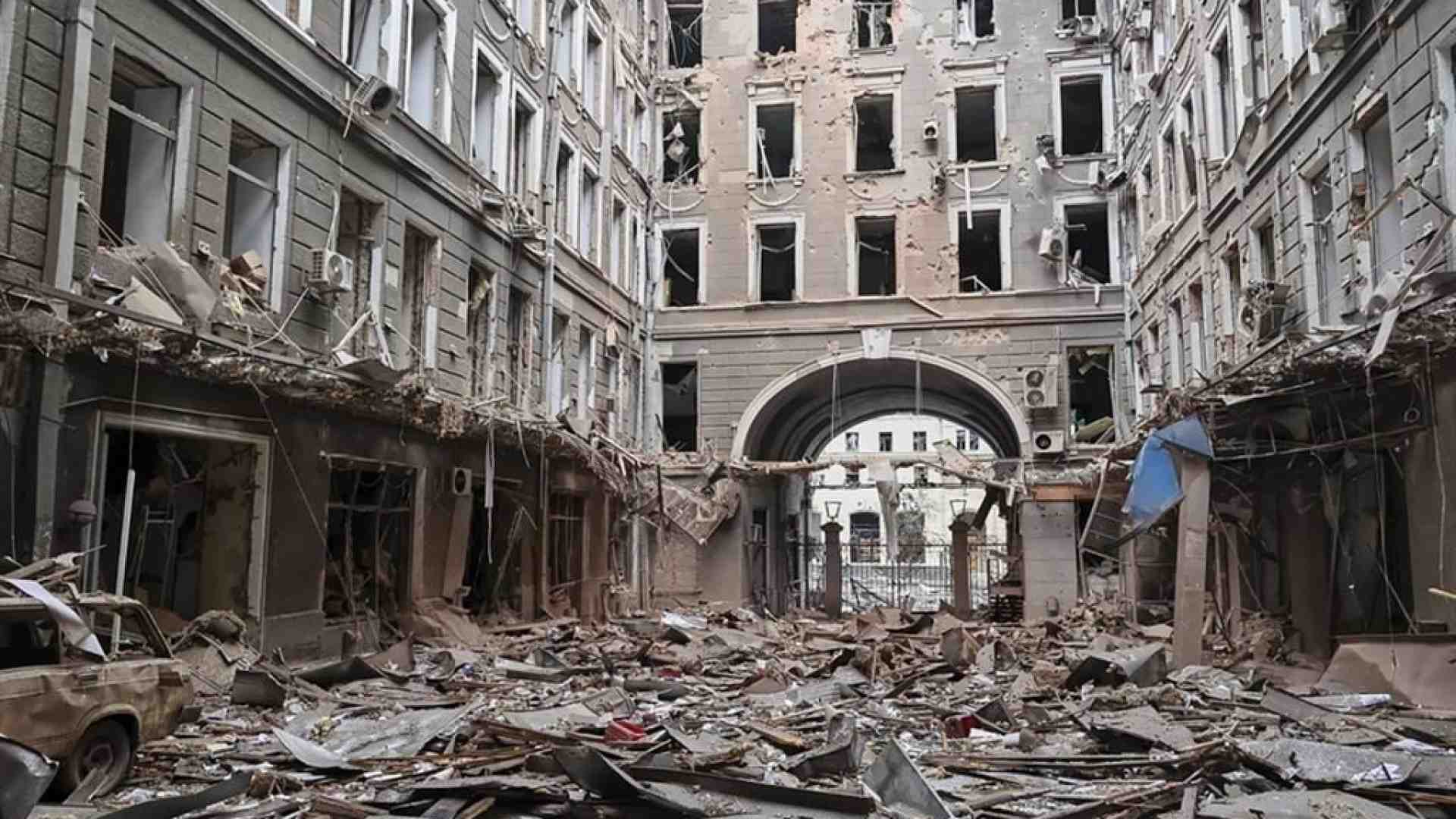 Immagine di Putin attacca dal Nord e minaccia di tornare alle porte di Kiev
