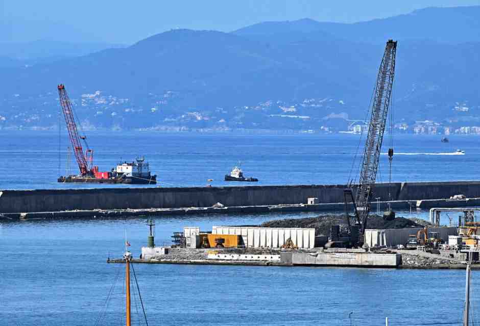 Le mani sul porto di Genova