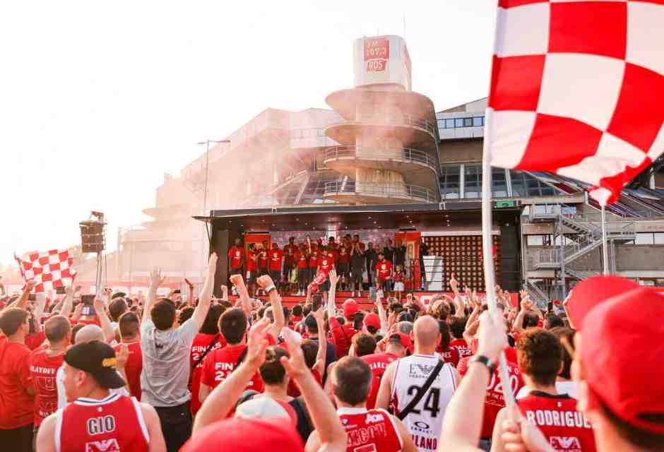 Tifosi dell'Olimpia Milano - foto LaPresse