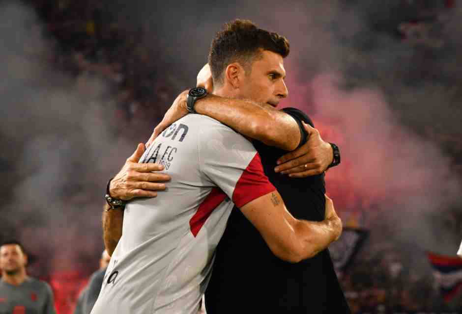 &nbsp;L'abbraccio tra Pioli e Thiago Motta - foto LaPresse