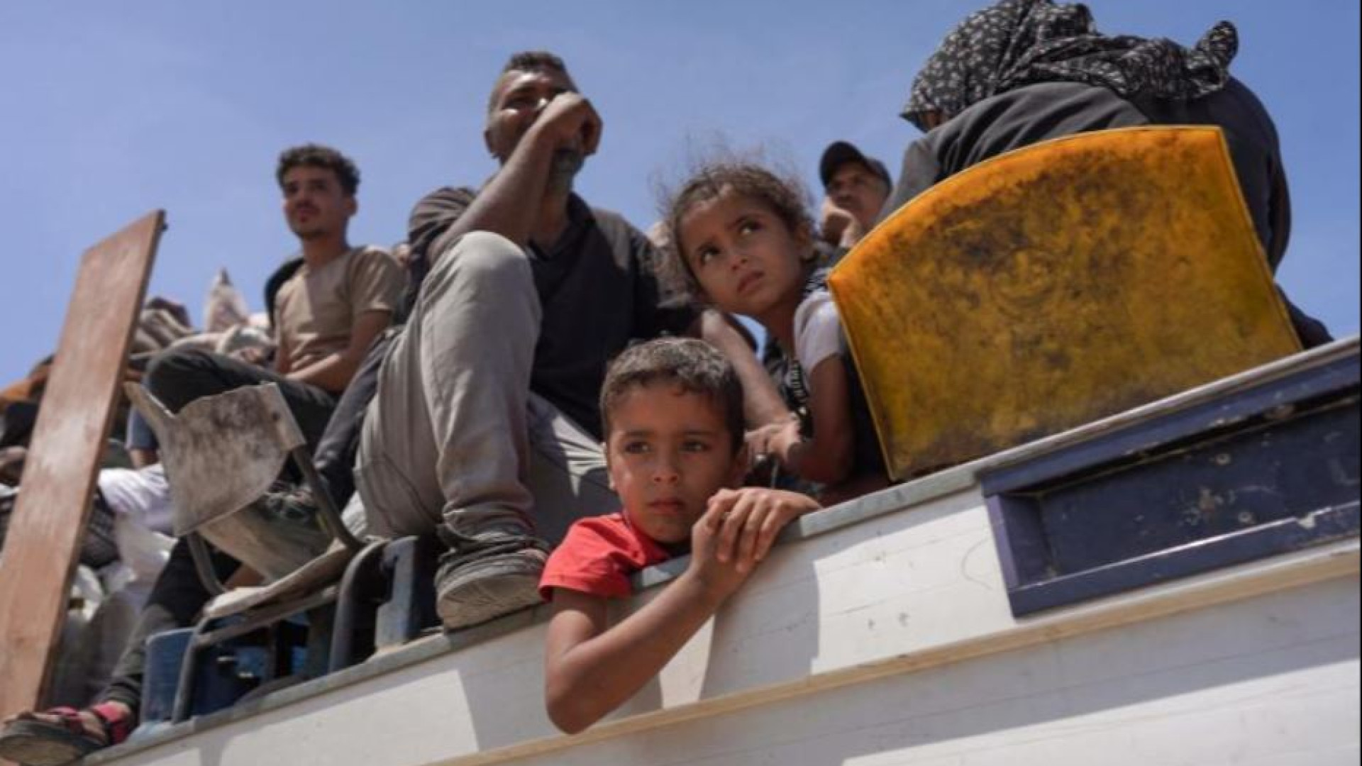 Immagine di Rafah, colpita auto dell’Onu: un morto e un ferito. Scontri pesanti al Nord