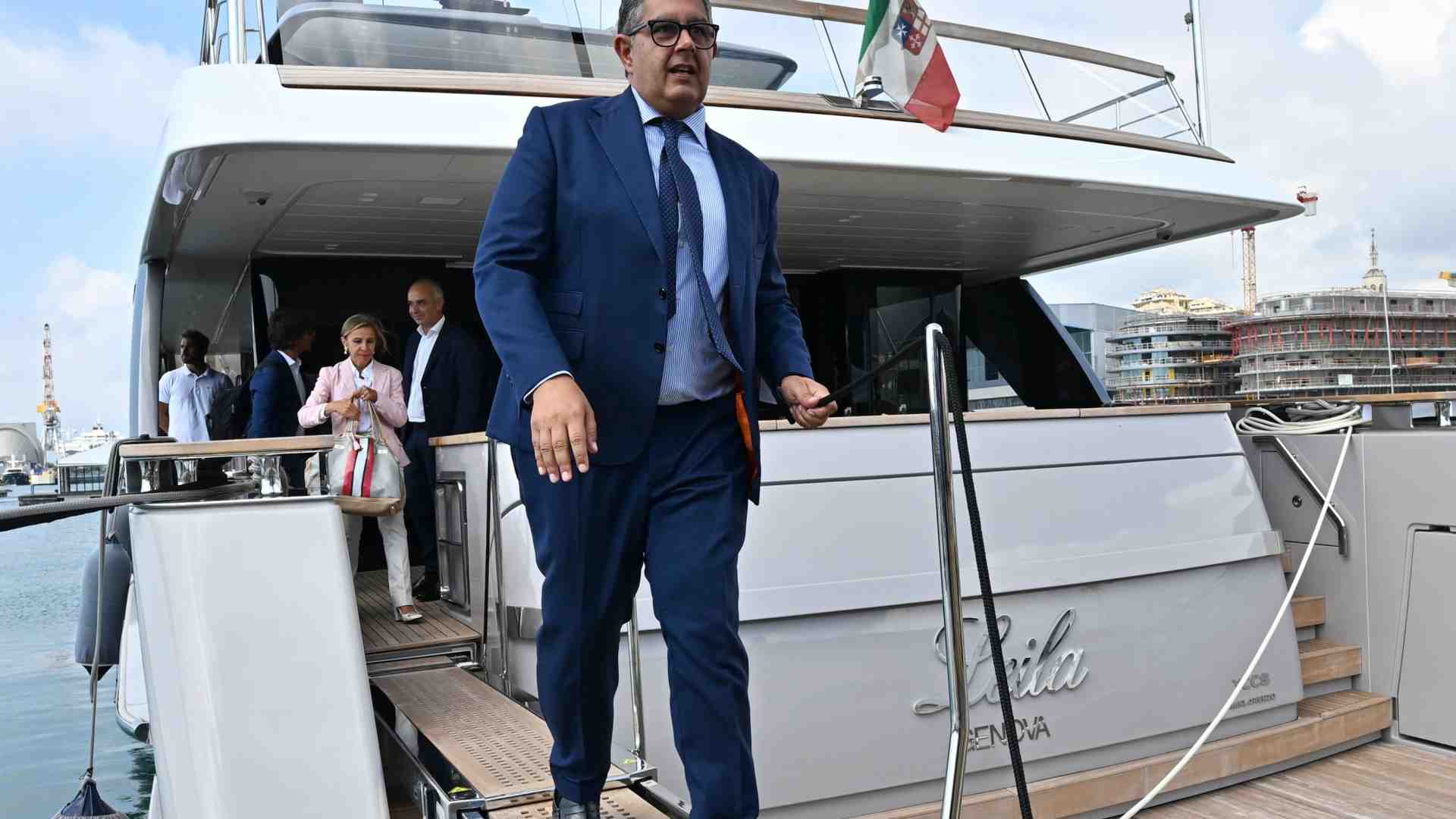 Immagine di Nell'inchiesta della procura genovese anche vaccini Covid e sanità privata