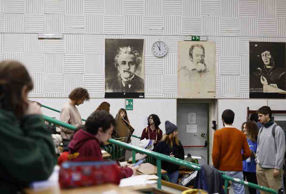 Studenti in un&rsquo;aula della Sapienza, a Roma (foto LaPresse)