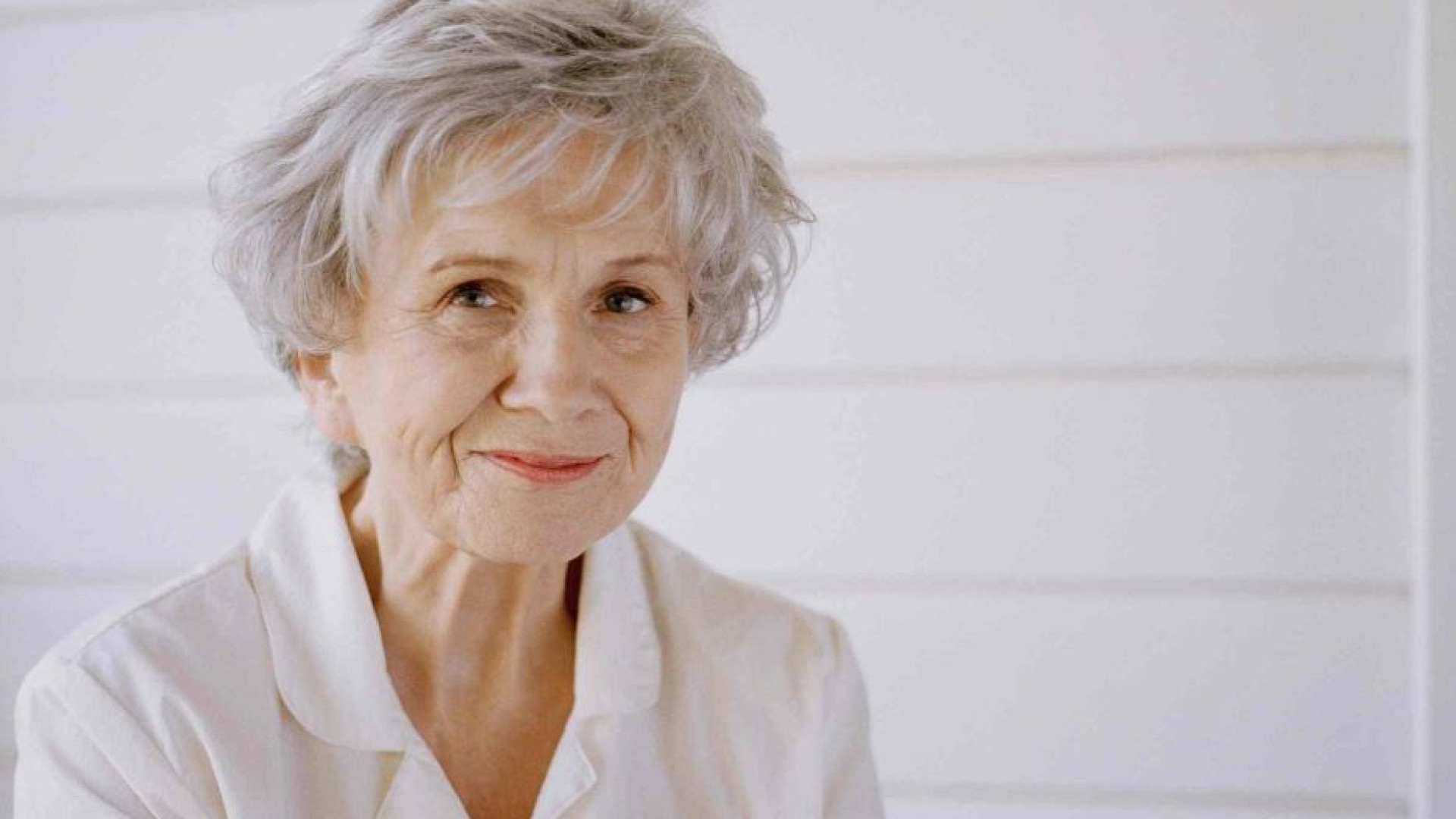 Immagine di Addio Alice Munro, premio Nobel nel 2013 e maestra del racconto breve