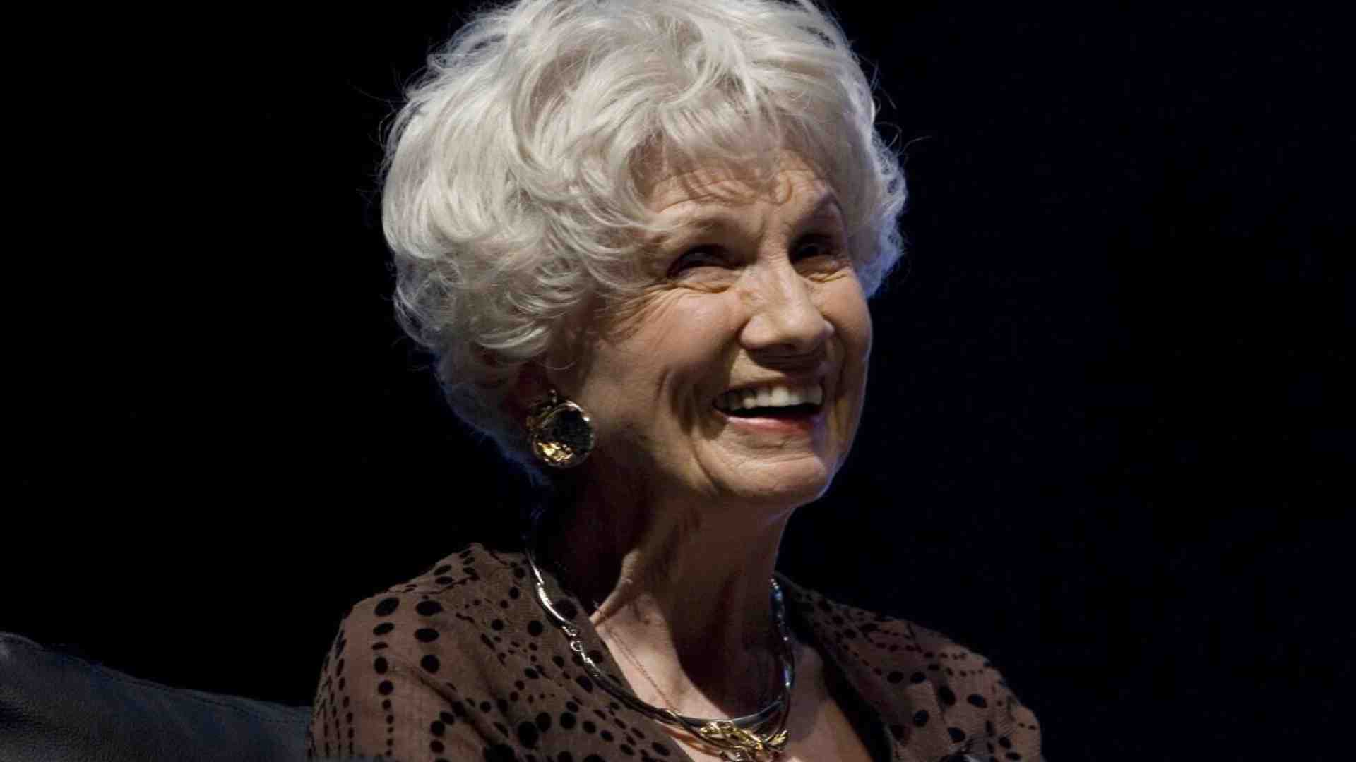 Immagine di È morta Alice Munro. La densità morale ed emotiva dei romanzi, nel cristallo dei racconti
