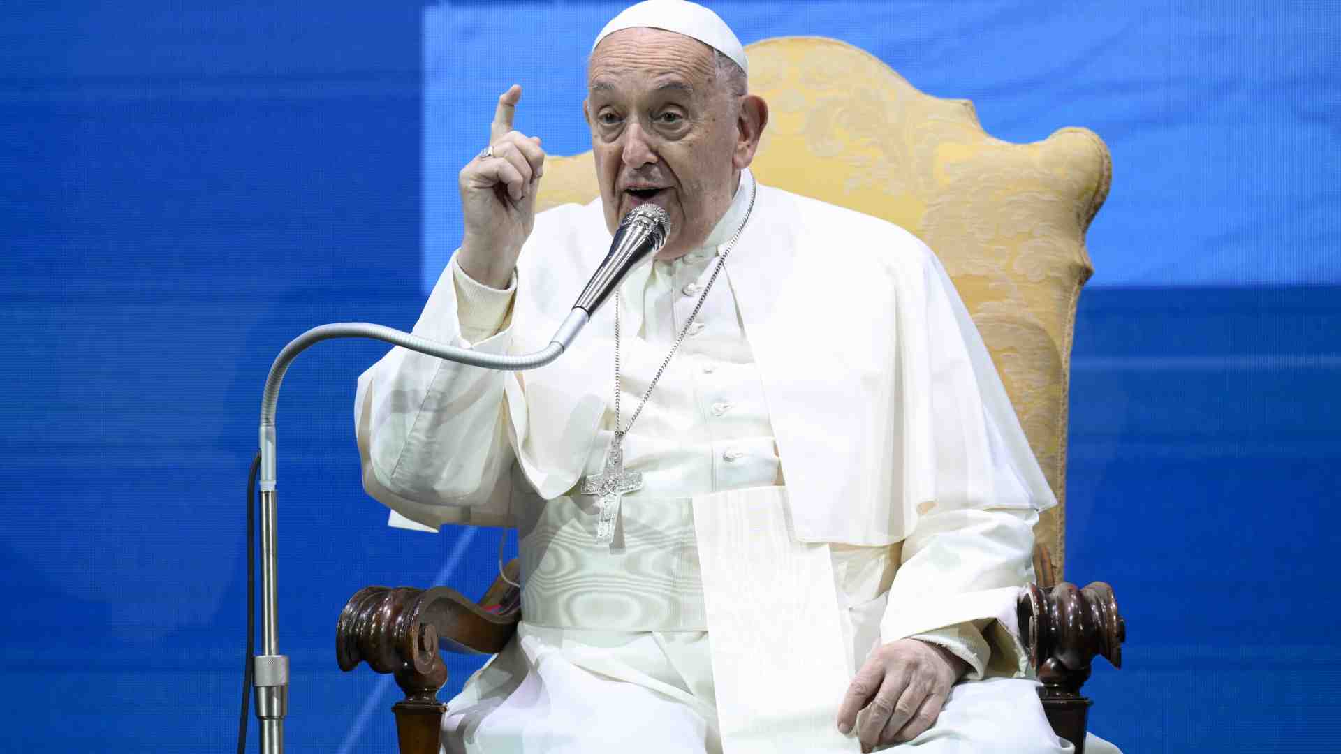 Immagine di Come trasformare il Papa in icona antifa