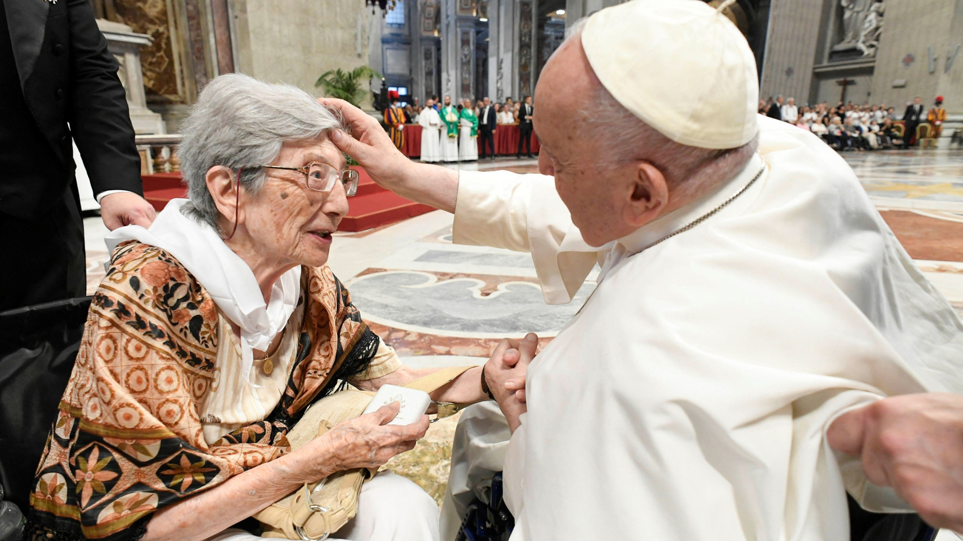 Immagine di Il Papa: «Evitare solitudine e contrapposizione con i giovani»