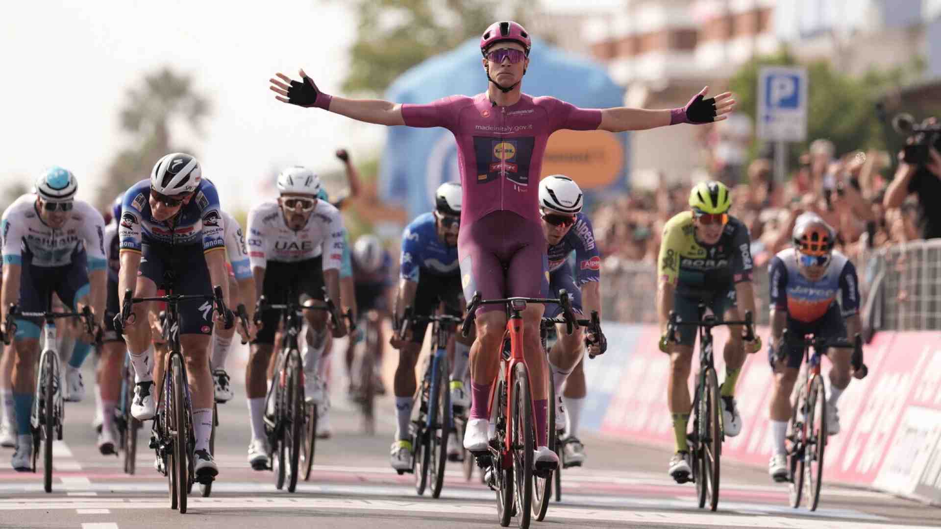 Immagine di Jonathan Milan tra i bisonti d'Abruzzo