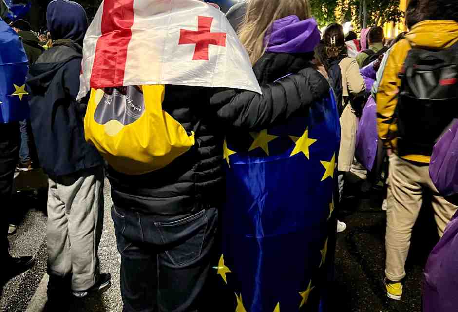 Il governo georgiano ha ottenuto la “legge russa” e ha iniziato la caccia ai “traditori”