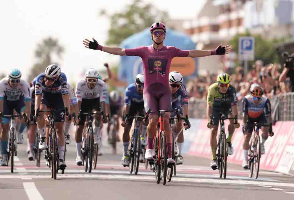 Jonathan Milan ha vinto l'11a tappa del Giro d'Italia 2024 (foto LaPresse)