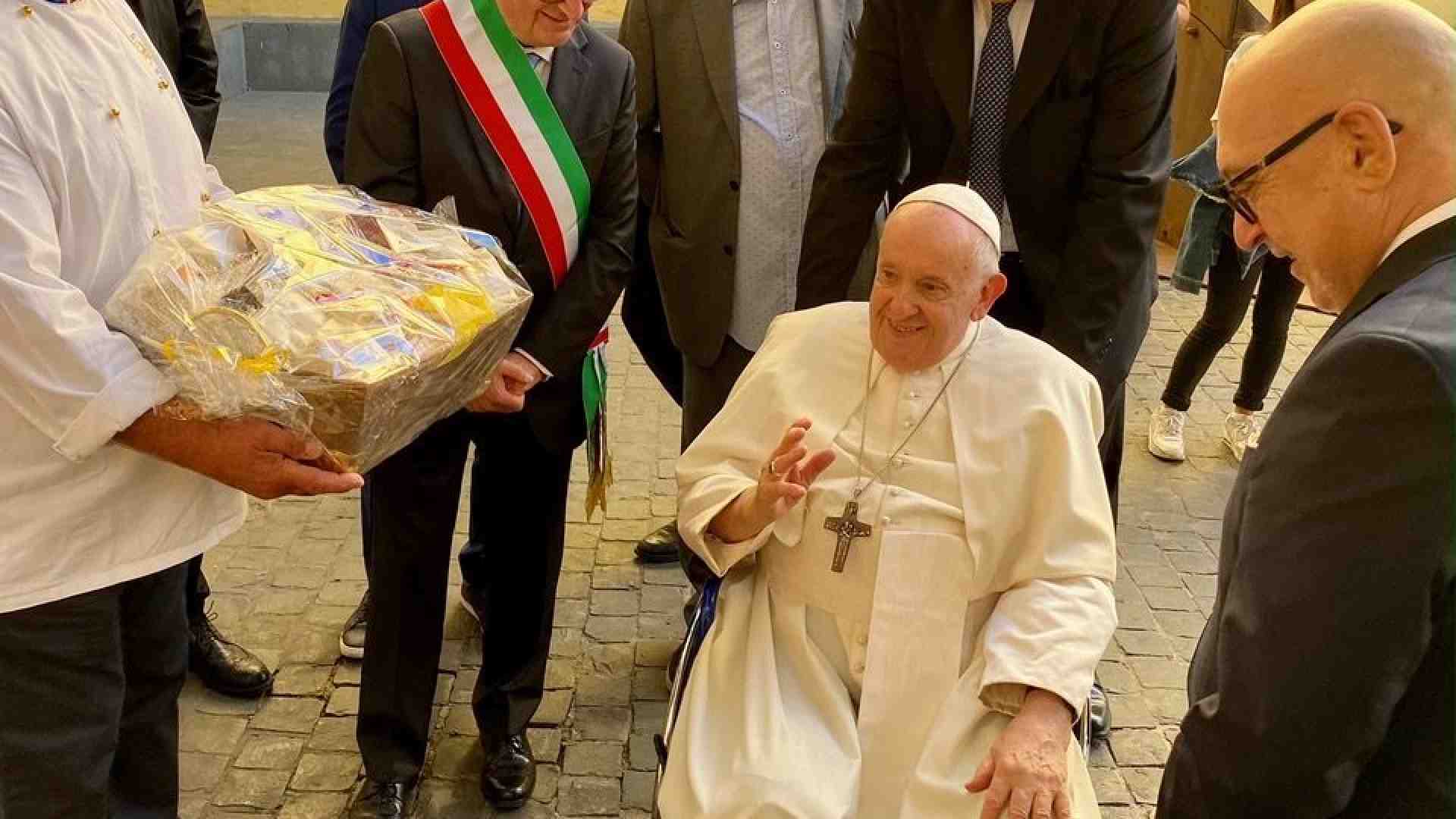 Immagine di A pranzo in 700 nel carcere di Montorio: il menù “papale” dal risotto al dessert