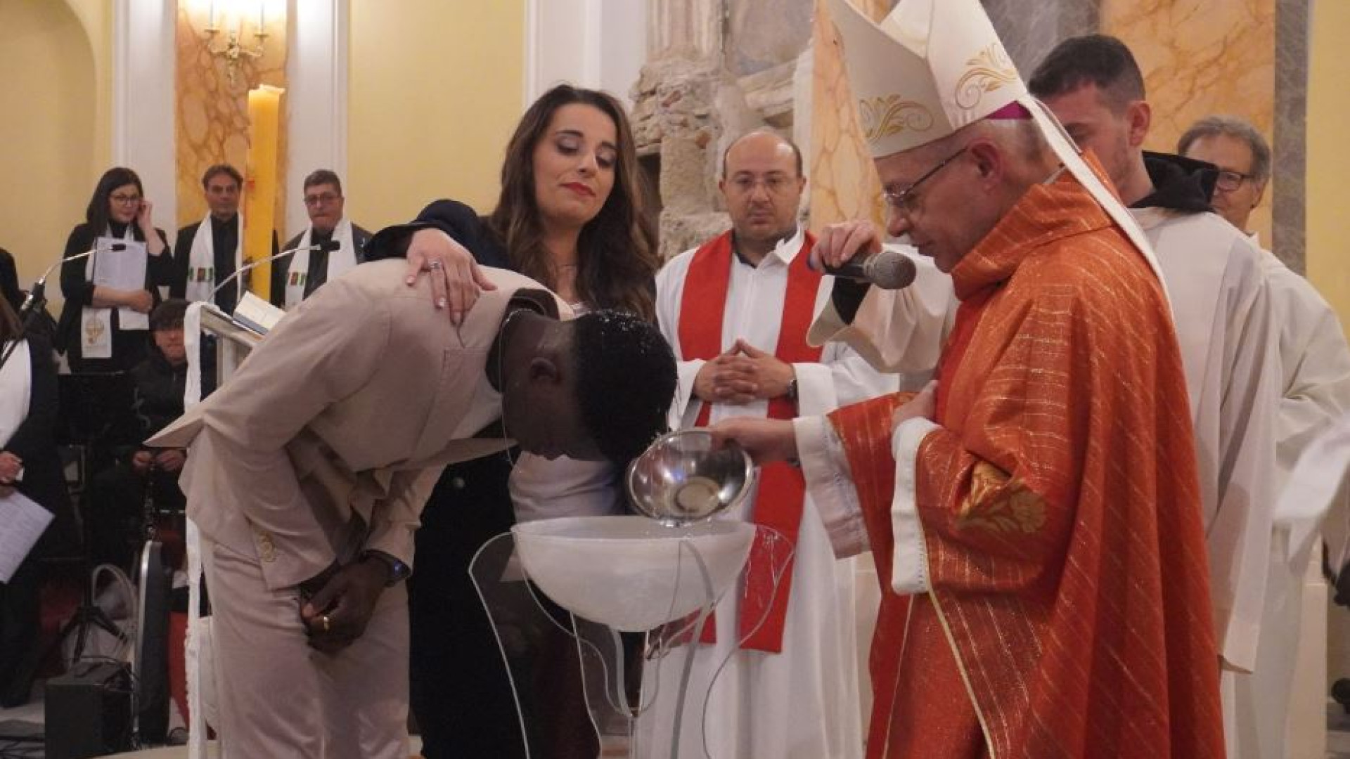 Immagine di Campania, da migrante dalla Nigeria a uomo rinnovato grazie al Battesimo