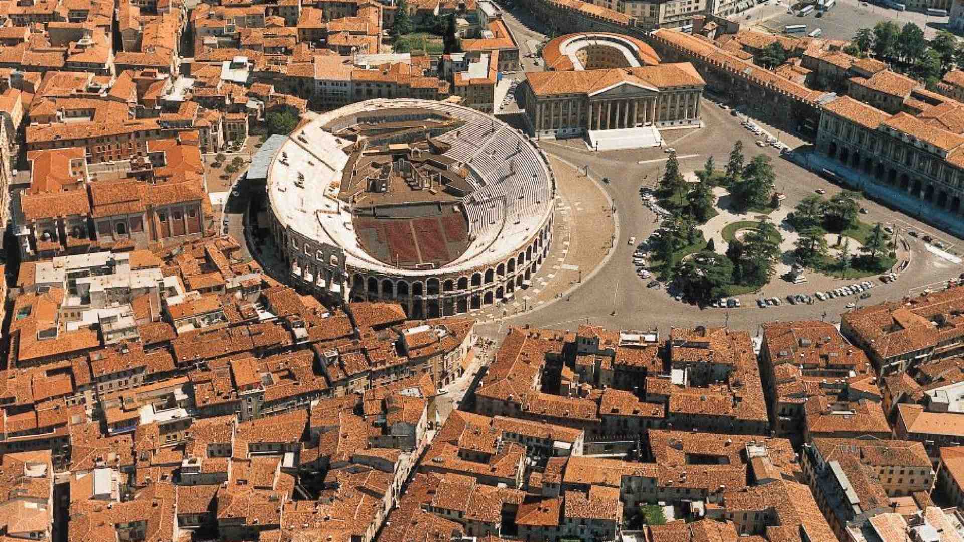 Immagine di I bimbi, l'Arena, la pace: tutto sulla visita del Papa a Verona