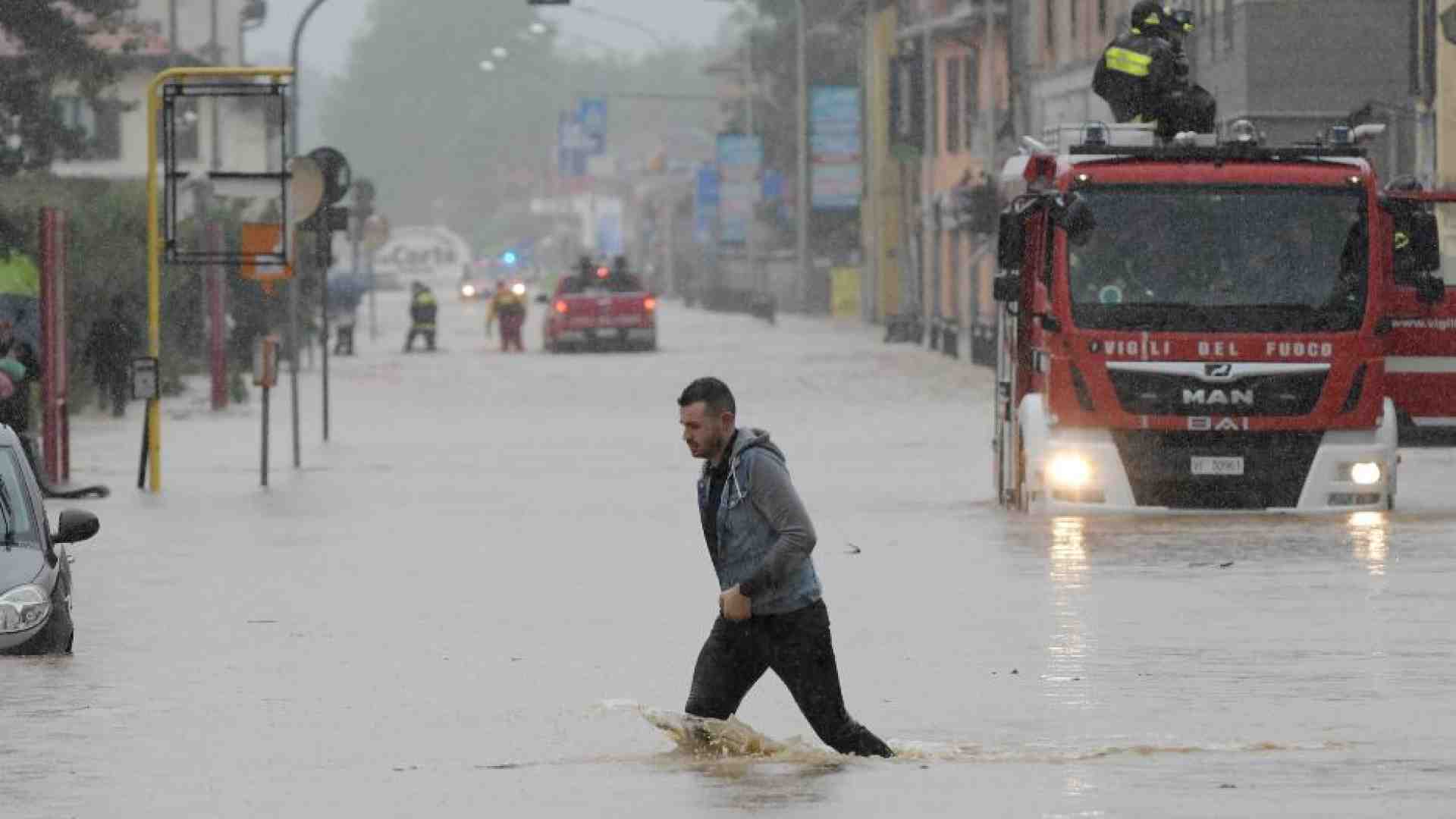 Immagine di Veneto, rotti gli argini del fiume Muson. Zaia: «Serve un piano Marshall»