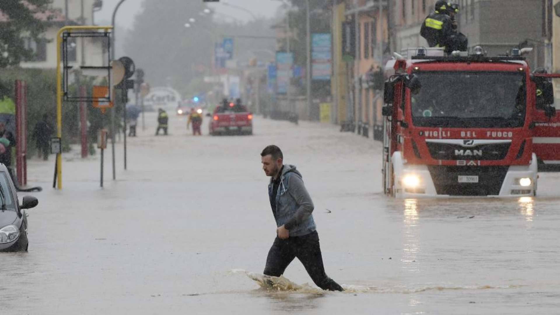 Immagine di Veneto, rotti gli argini del fiume Muson. Zaia: «Serve un piano Marshall»