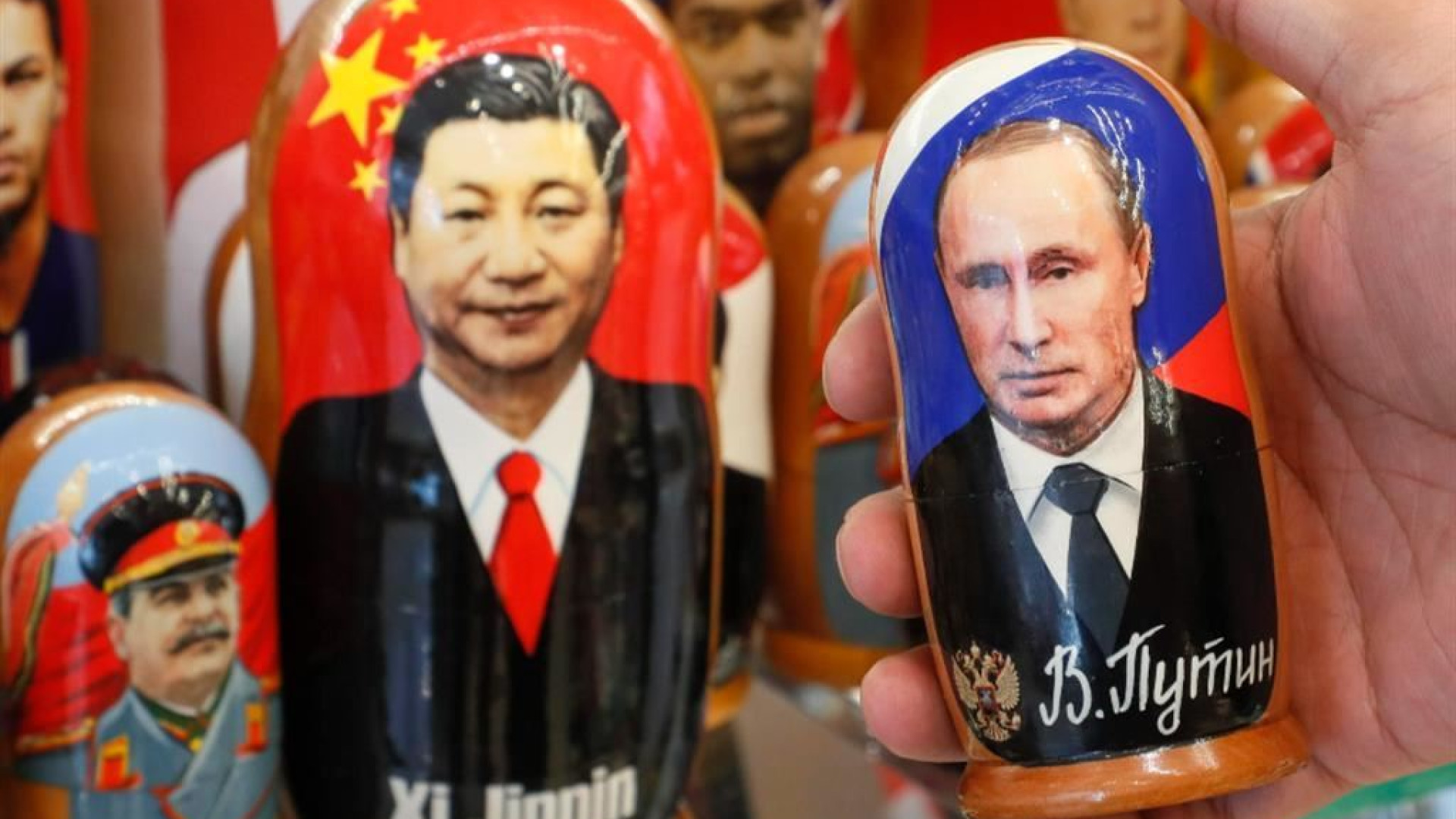 Immagine di Putin apre alla «tregua olimpica». Ma Kiev non si fida e teme il bluff