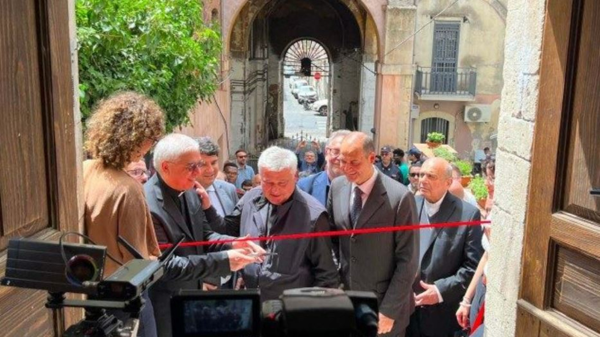 Immagine di Catania, apre la lavanderia di papa Francesco