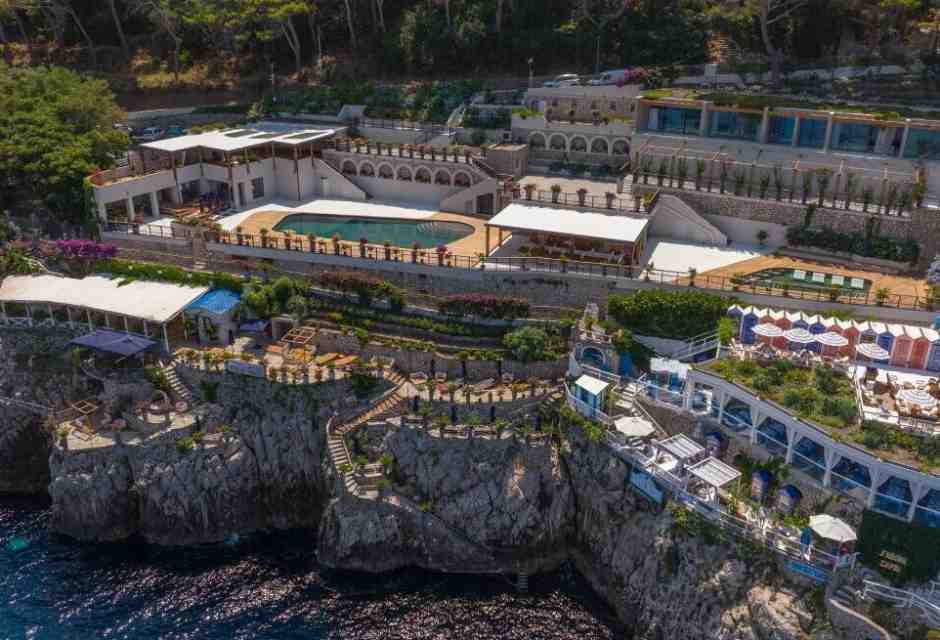 A Capri la pizza d'autore di Franco Pepe sbarca direttamente sulle acque della Grotta Azzurra