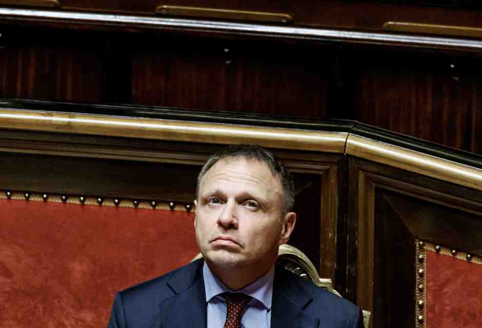 La "dolce vita" di Lollobrigida, doppi uffici, risorse, i dirigenti riluttanti mandati a "studiare"