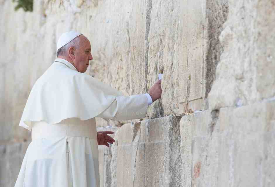 Ebrei e cattolici mai così distanti. Ecco perché (c'entra anche il Papa)