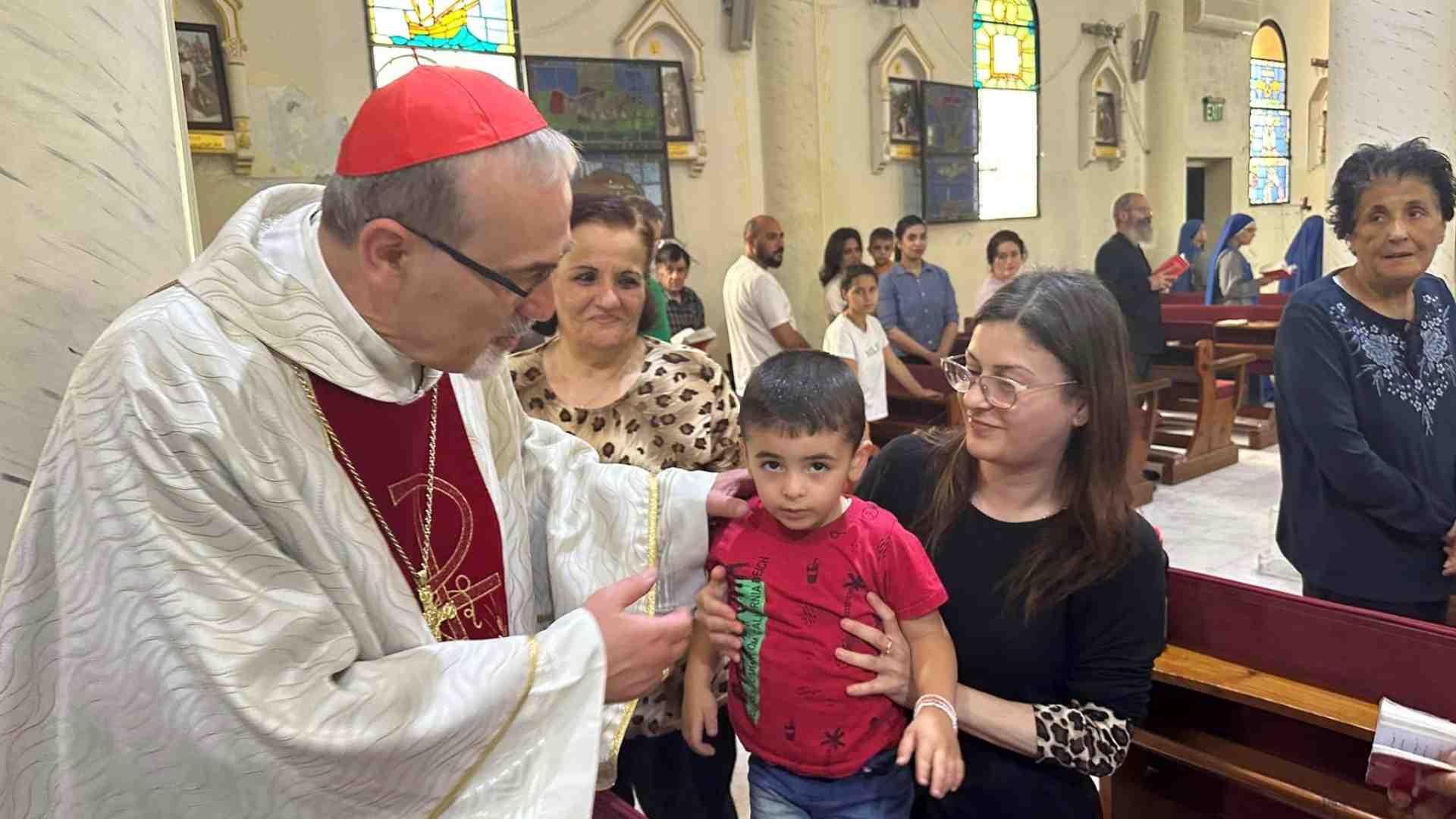 Immagine di Il cardinale Pizzaballa a Pentecoste nella parrocchia della Sacra Famiglia
