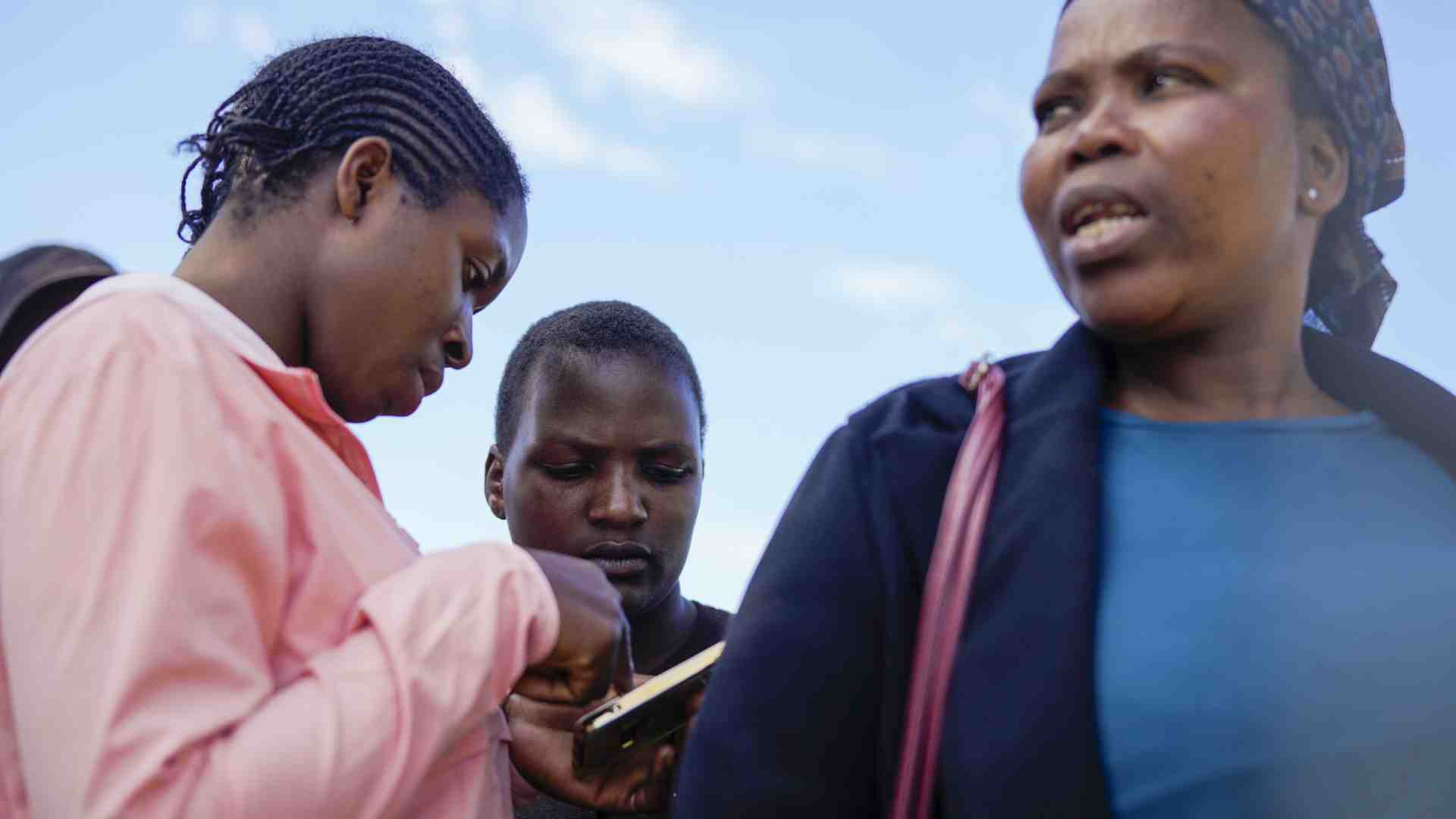 Immagine di Nove persone venute qui dal Ruanda. Aiutarsi e consolarsi, ecco come si fa