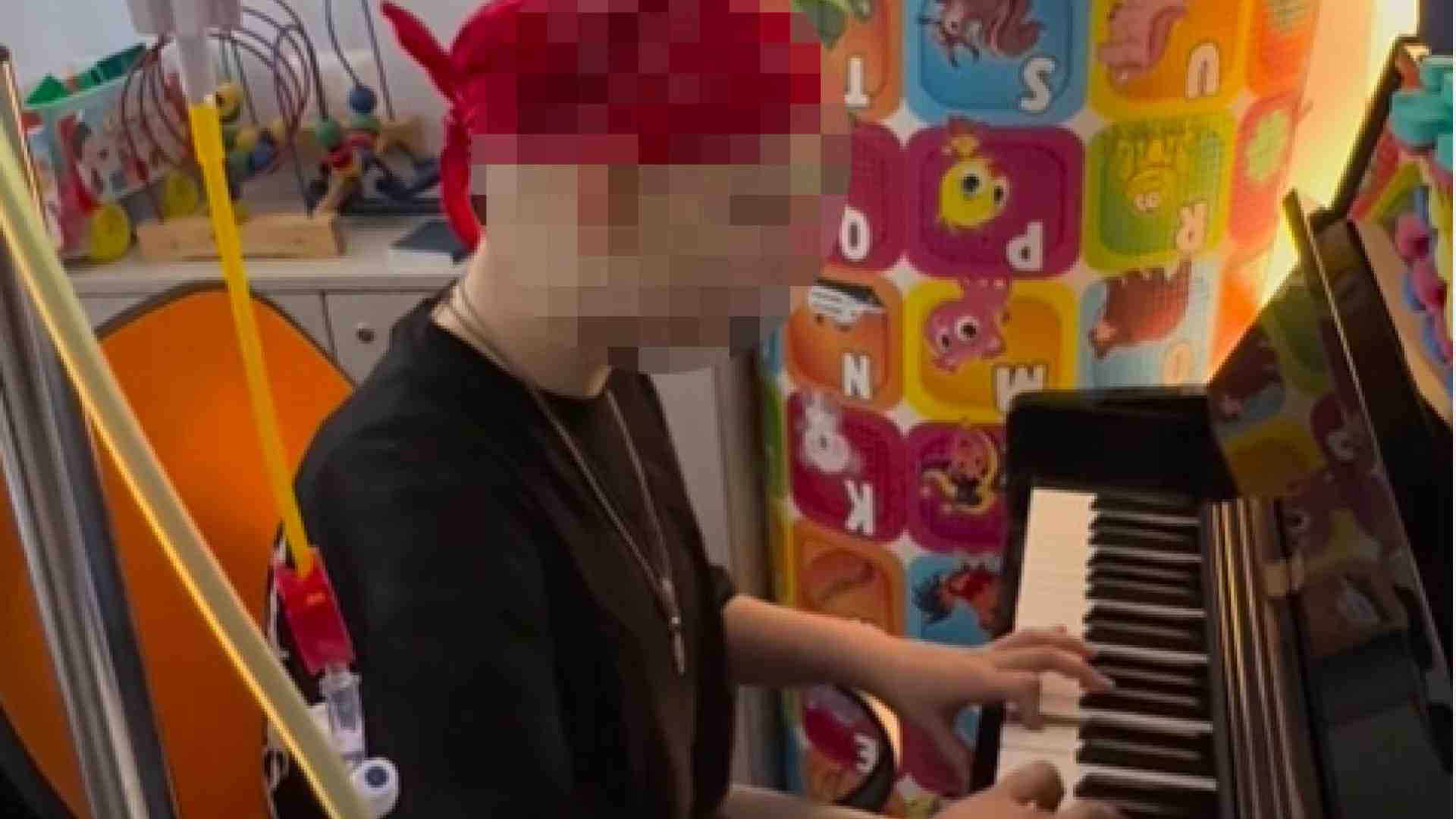 Immagine di Ragazza malata oncologica vittima di hater, Mattarella le scrive su Instagram