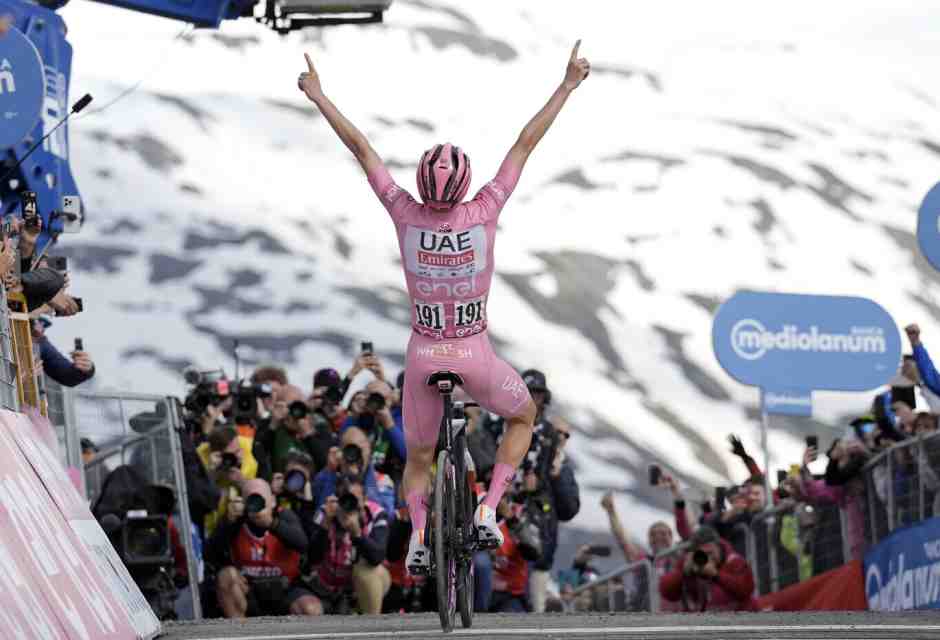 Tadej Pogacar ha vinto la 15a tappa del Giro d'Italia 2024 (foto LaPresse)