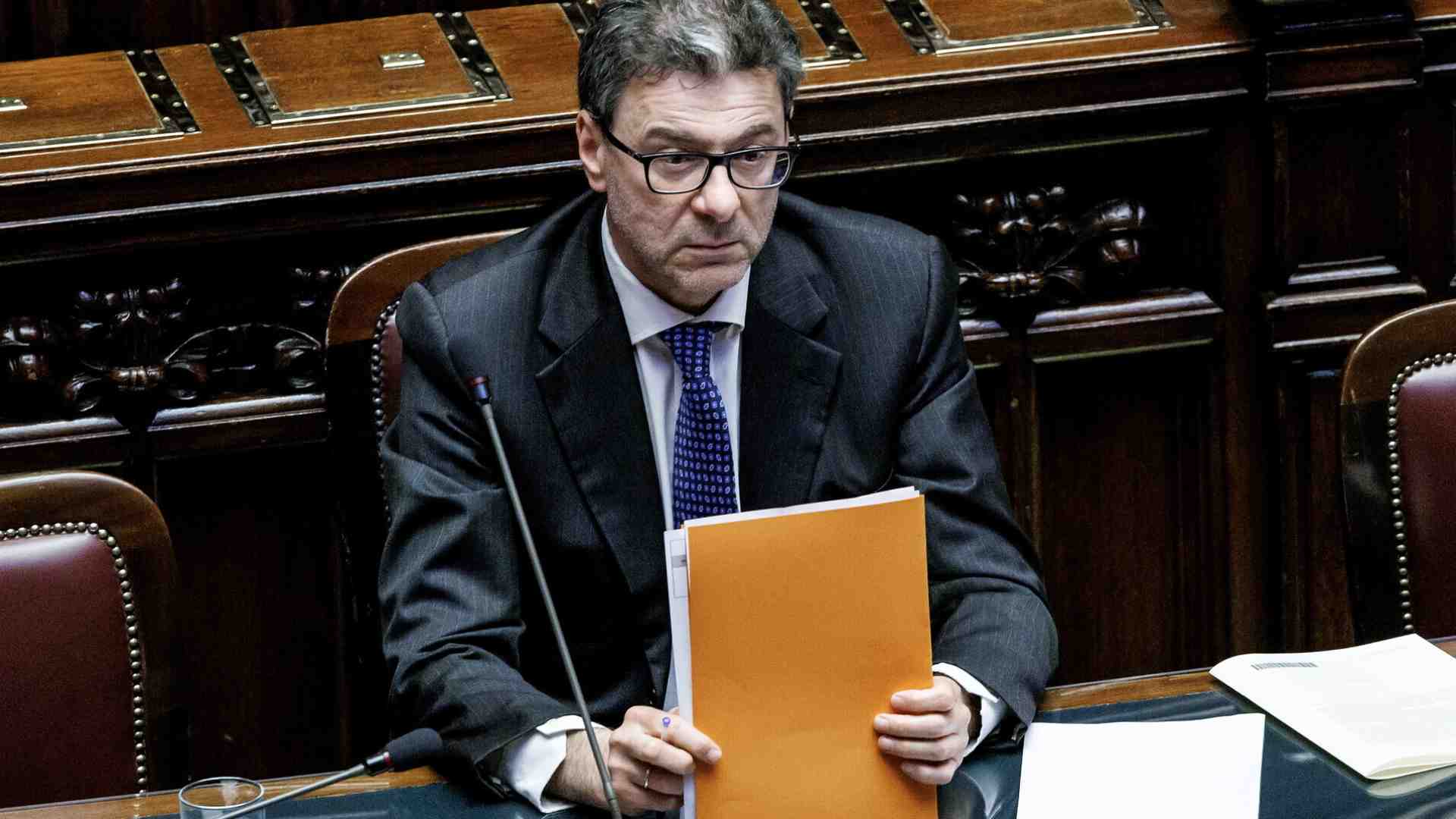 Immagine di Rischio Italia. Nel 2028 il debito pubblico sarà il più alto d’Europa