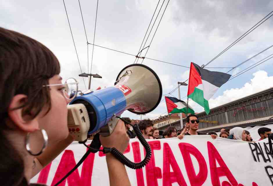 La rabbia serva di Hamas. Un catalogo degli “utili idioti” al servizio dei terroristi