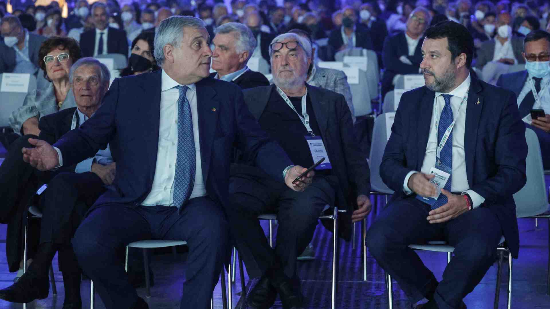 Immagine di Forza Italia supera di nuovo la Lega a venti giorni dalle europee: il sondaggio