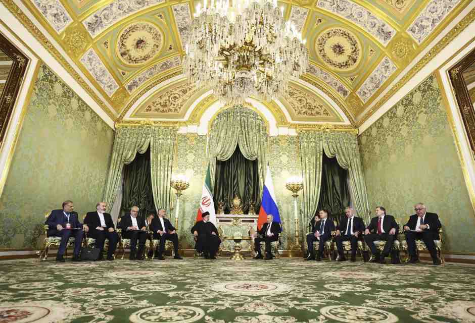 L'elicottero vecchio, i nuovi programmi per armare gli alleati, come Putin. Le priorità del regime di Teheran