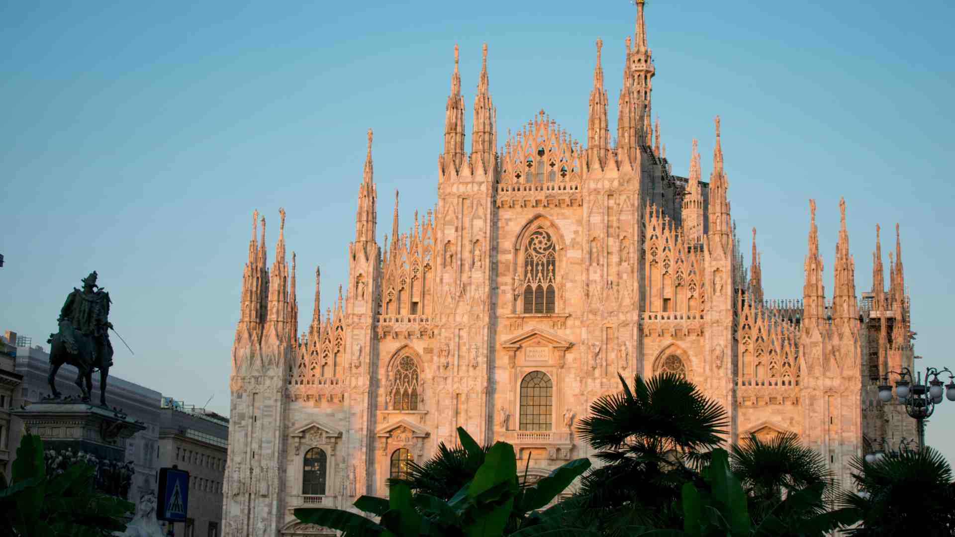 Immagine di A Milano la squadra Ghostbusters che recupera i salotti abbandonati (poltrone incluse)