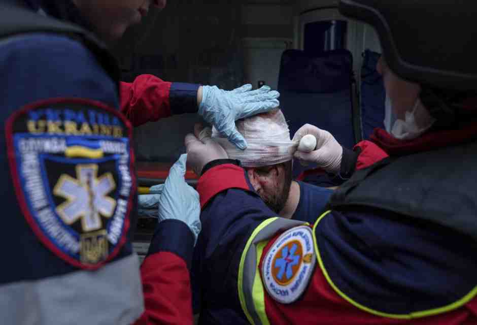 La citt&agrave; di Kharkiv viene colpita tutti i giorni, pi&ugrave; volte al giorno. Le attivit&agrave; scolastiche si svolgono sotto terra per paura dei bombardamenti russi (Evgeniy Maloletka/LaPresse)<br />
