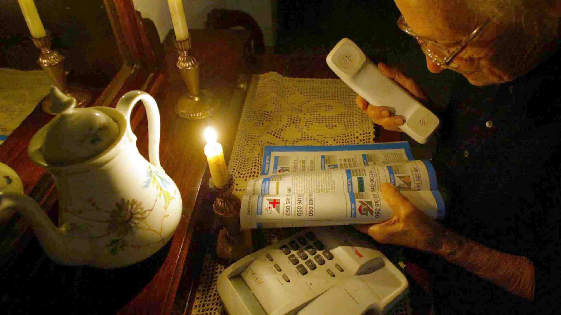 Immagine di Sgominata una banda che truffava gli anziani al telefono. Ma l'allarme resta