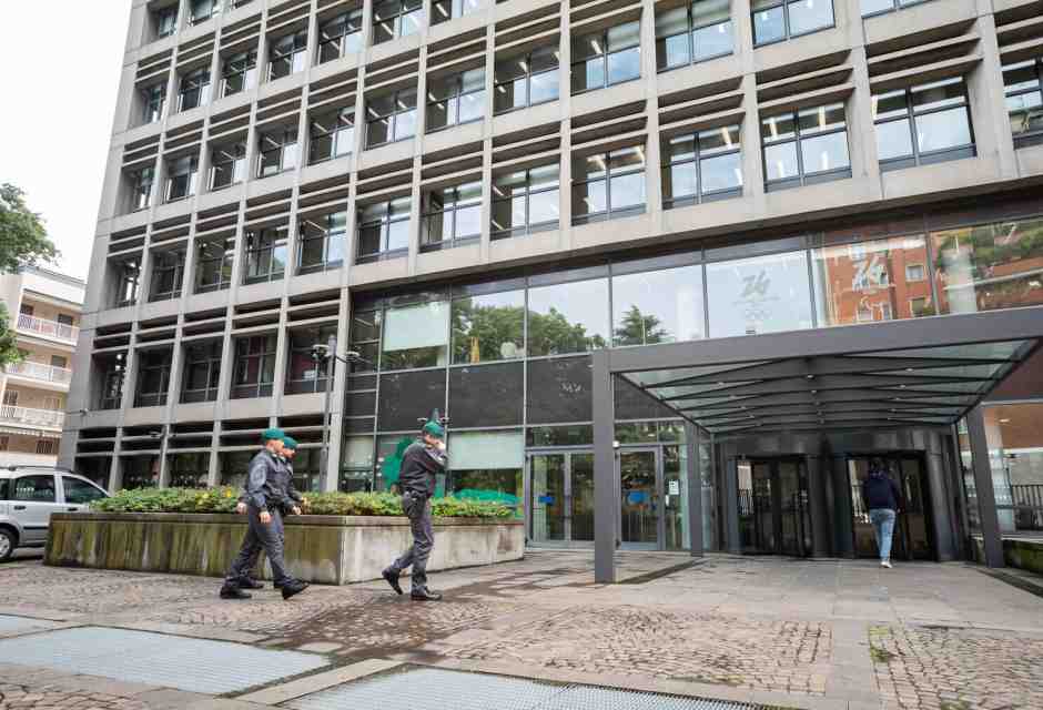 La Finanza nella sede della Fondazione Milano-Cortina (Ansa)