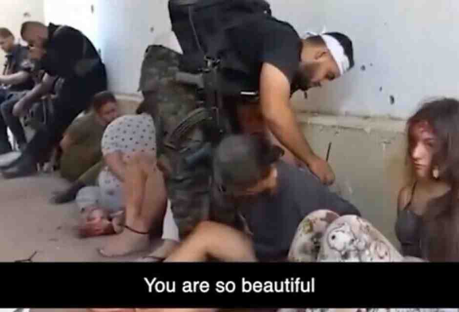 L'occhio di Hamas sulle ragazze rapite il 7 ottobre