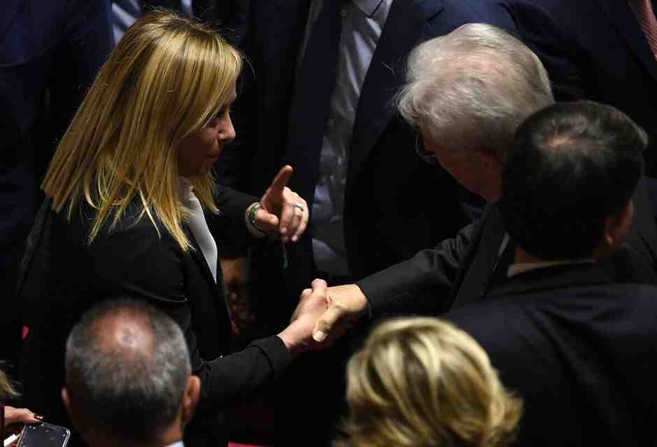 La destra processa i senatori a vita: sono tutti di sinistra. Monti: meglio se sto zitto.