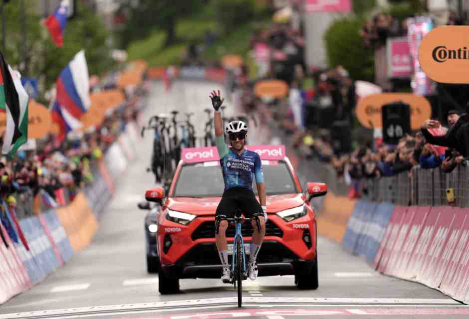 La vittoria di Andrea Vendrame a Sappada al termine della 19a tappa del Giro d'Italia 2024 (foto LaPresse)