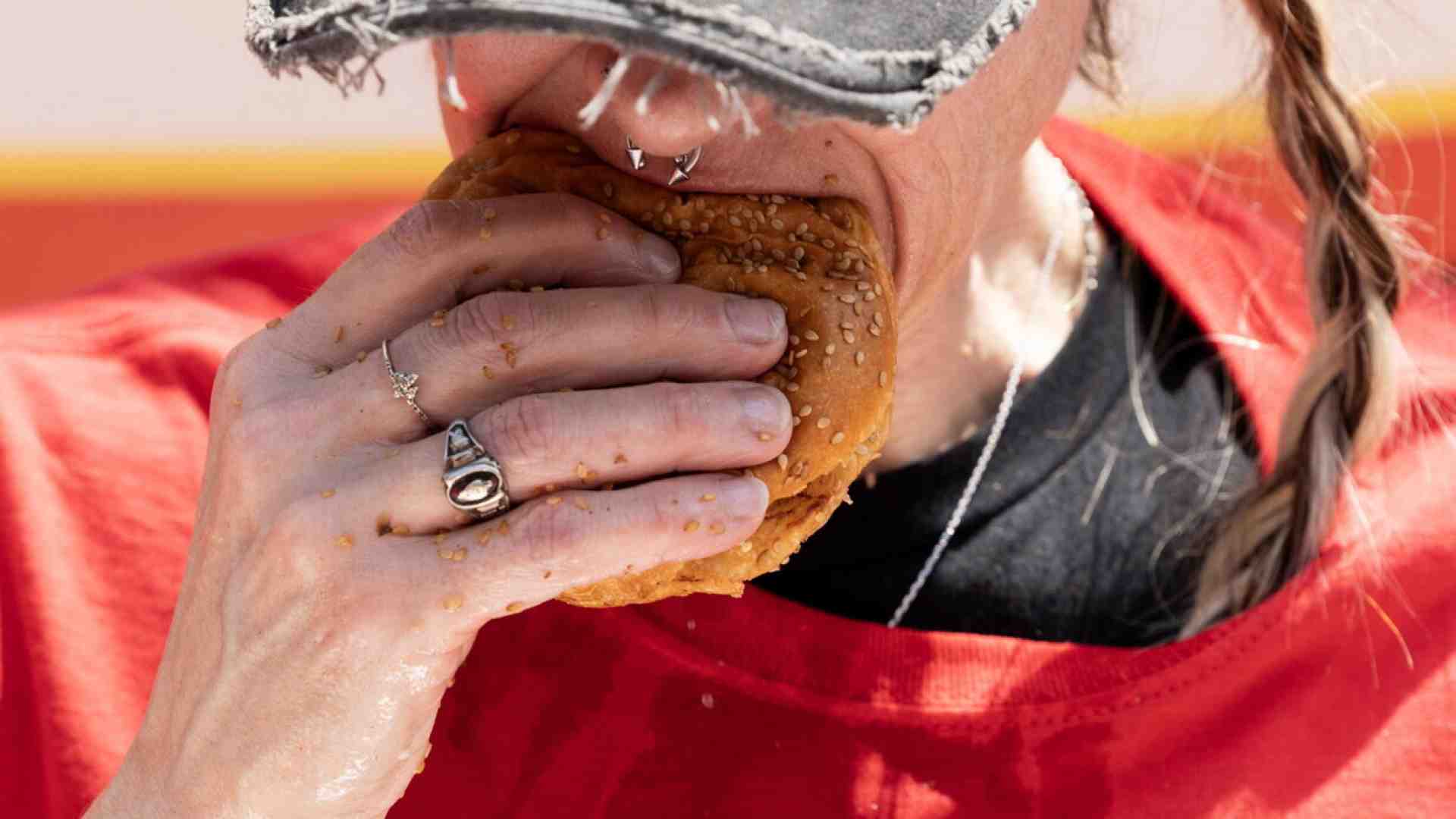 Immagine di A "Un Posto al sole" se la prendono con i fast food