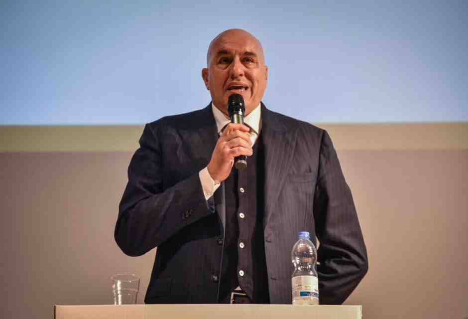 Crosetto e la malattia: "Io più forte degli sciacalli: non mollo. Cattiverie da FdI contro di me"