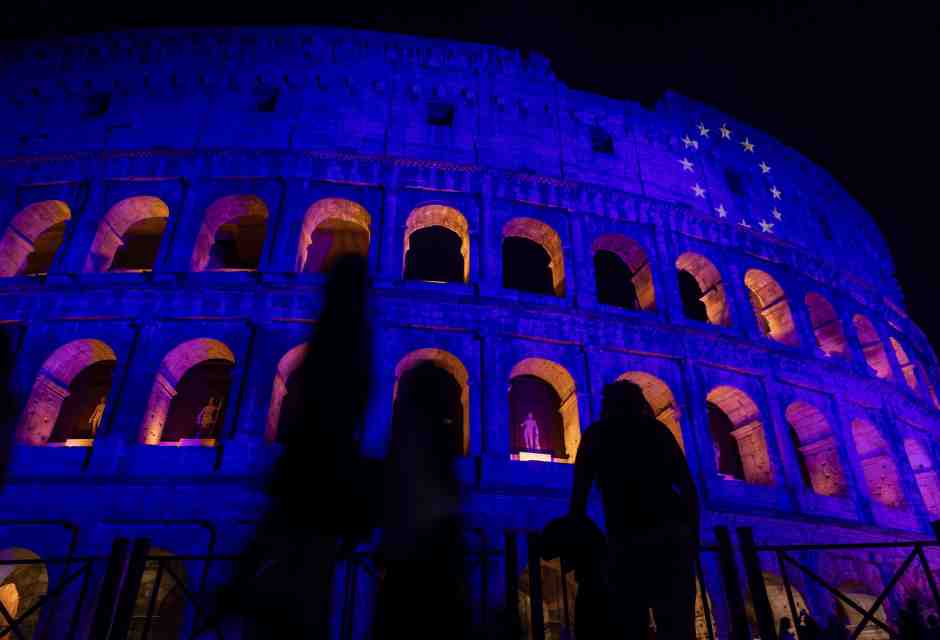 &nbsp;Bandiera europea nel Colosseo - foto via Getty Images