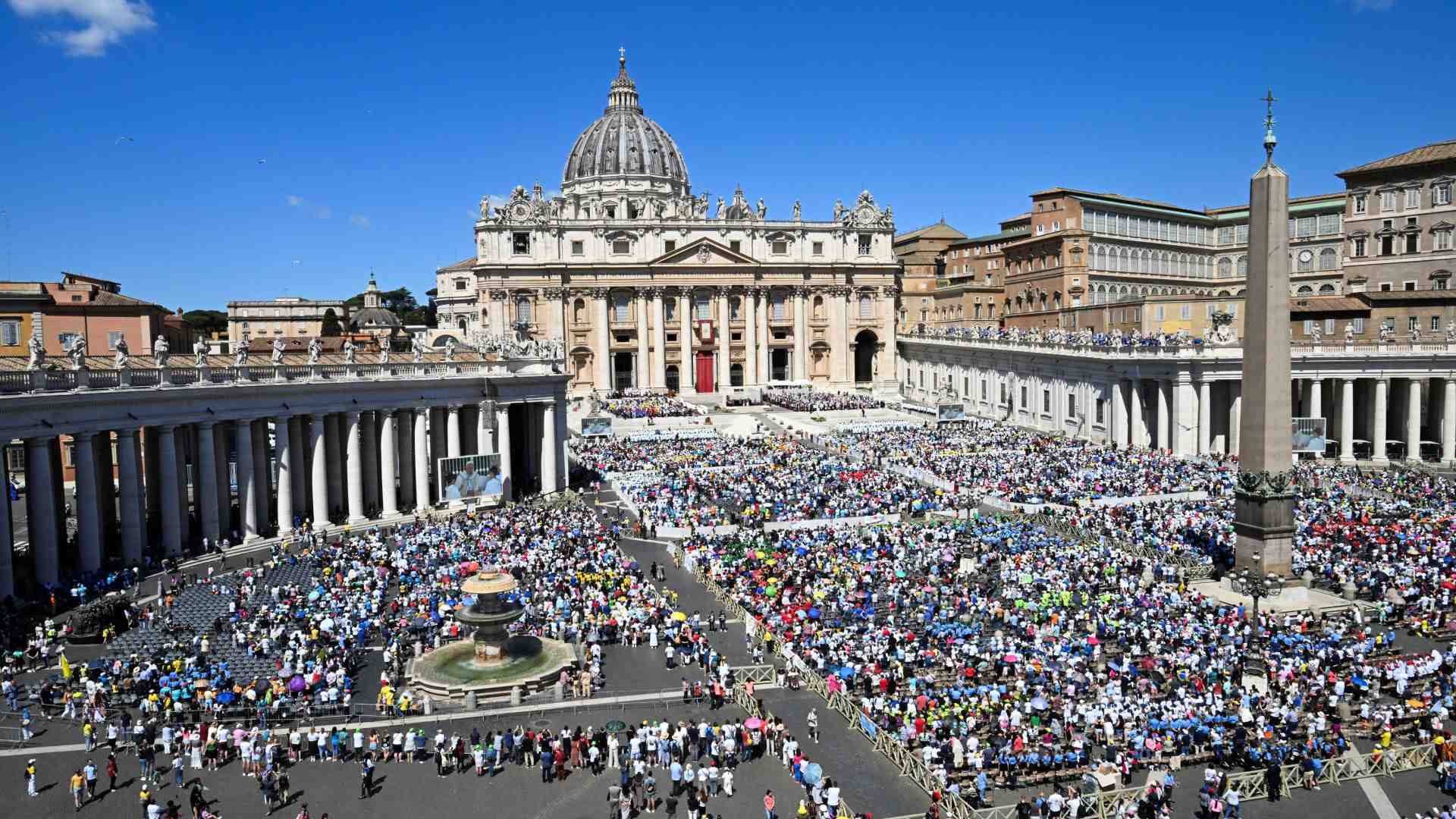 Immagine di Il Papa ai bambini: «Pregate Padre, Figlio e Spirito per la pace»