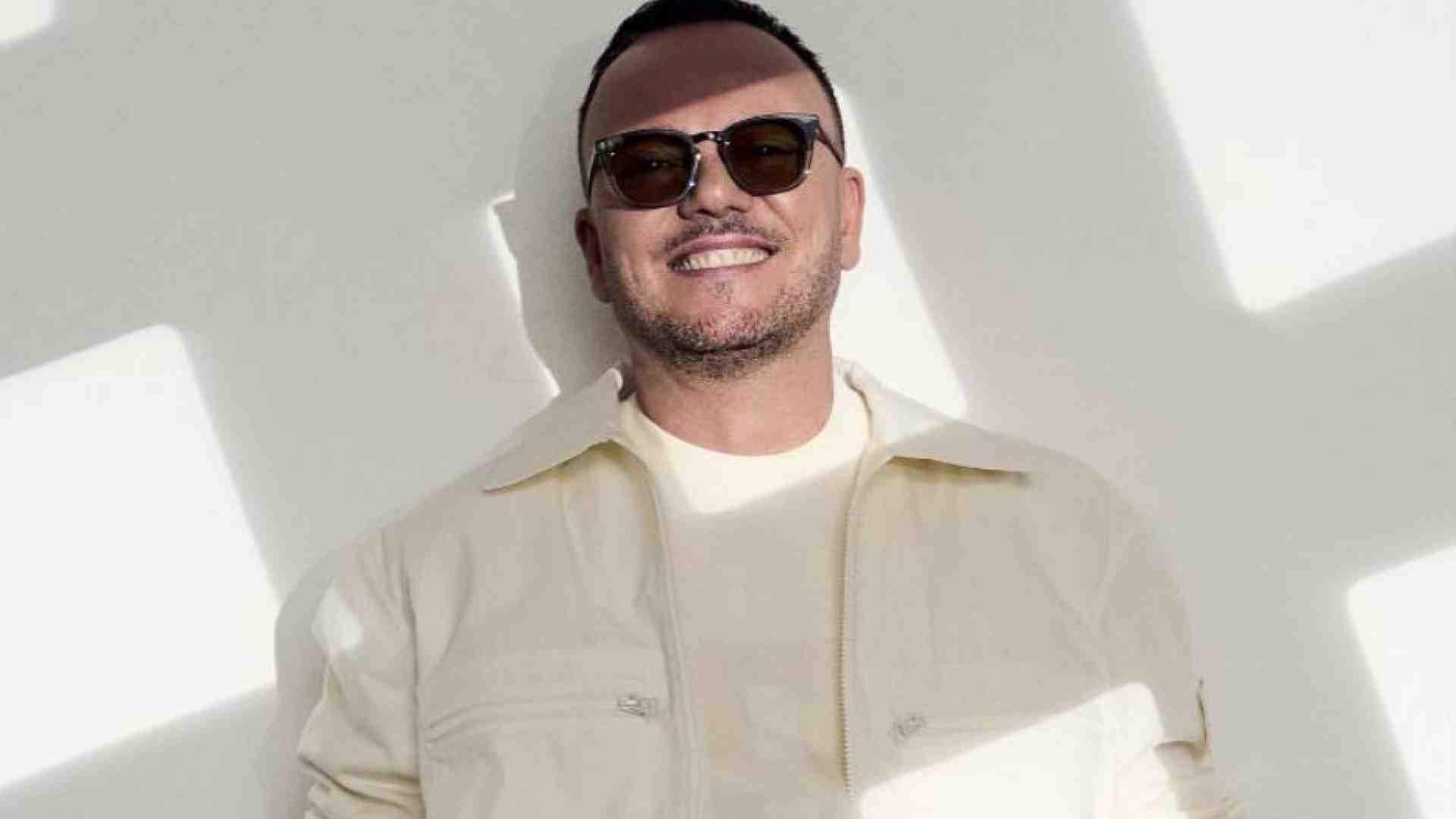 Immagine di Gigi D'Alessio canta l'orgoglio napoletano