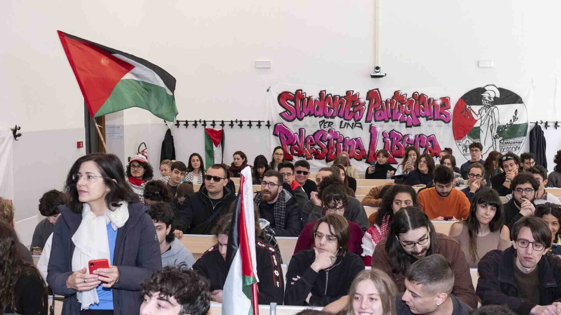 Immagine di Gli studenti di Milano dicono basta alle occupazioni pro Palestina: "Odio verso gli universitari ebrei"