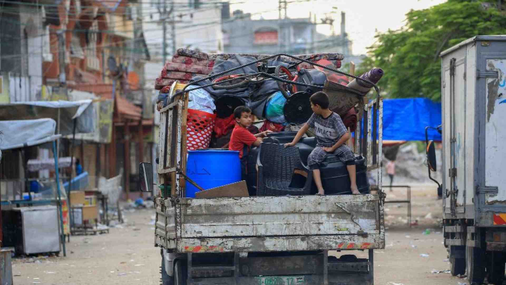 Immagine di Tank nel centro di Rafah. «Israele presenta una proposta di tregua»