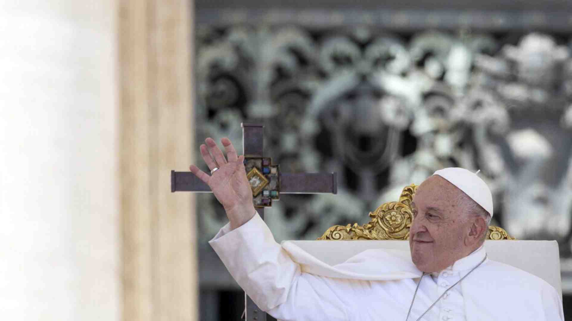 Immagine di Le scuse di Papa Francesco dopo le parole sui gay: "Nella Chiesa c'è spazio per tutti"